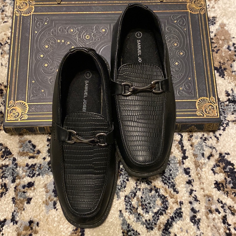 Black dress shoes, size 1